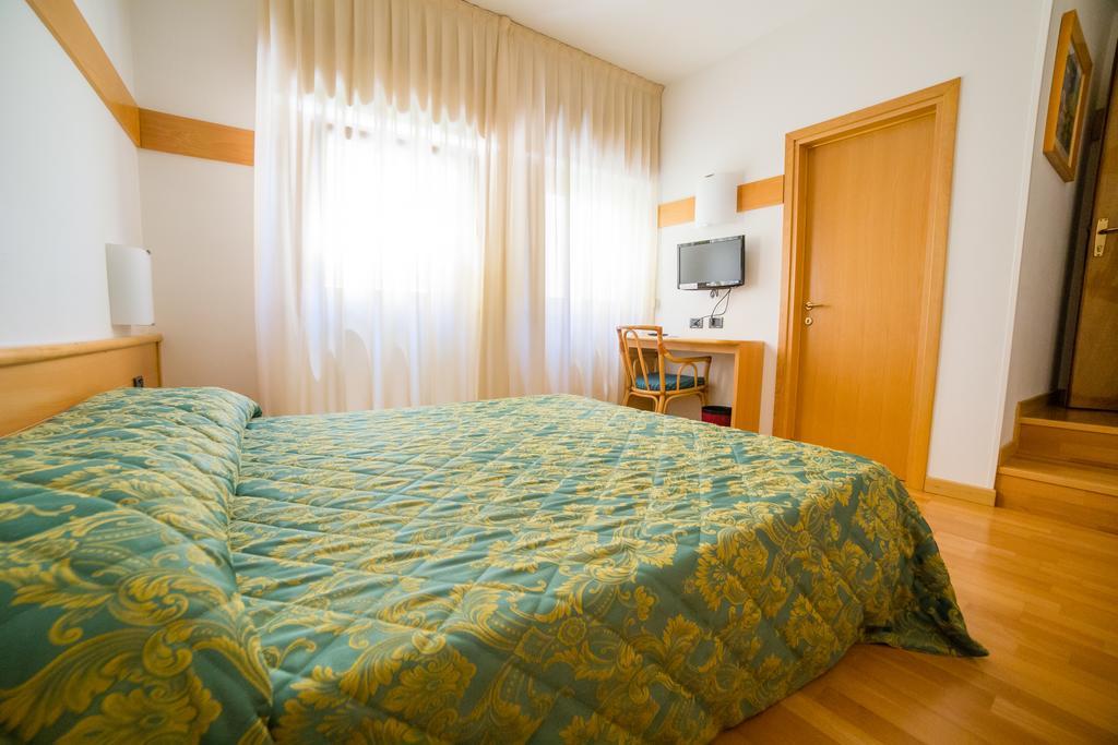 Albergo Benito Ponte nellʼAlpi Extérieur photo